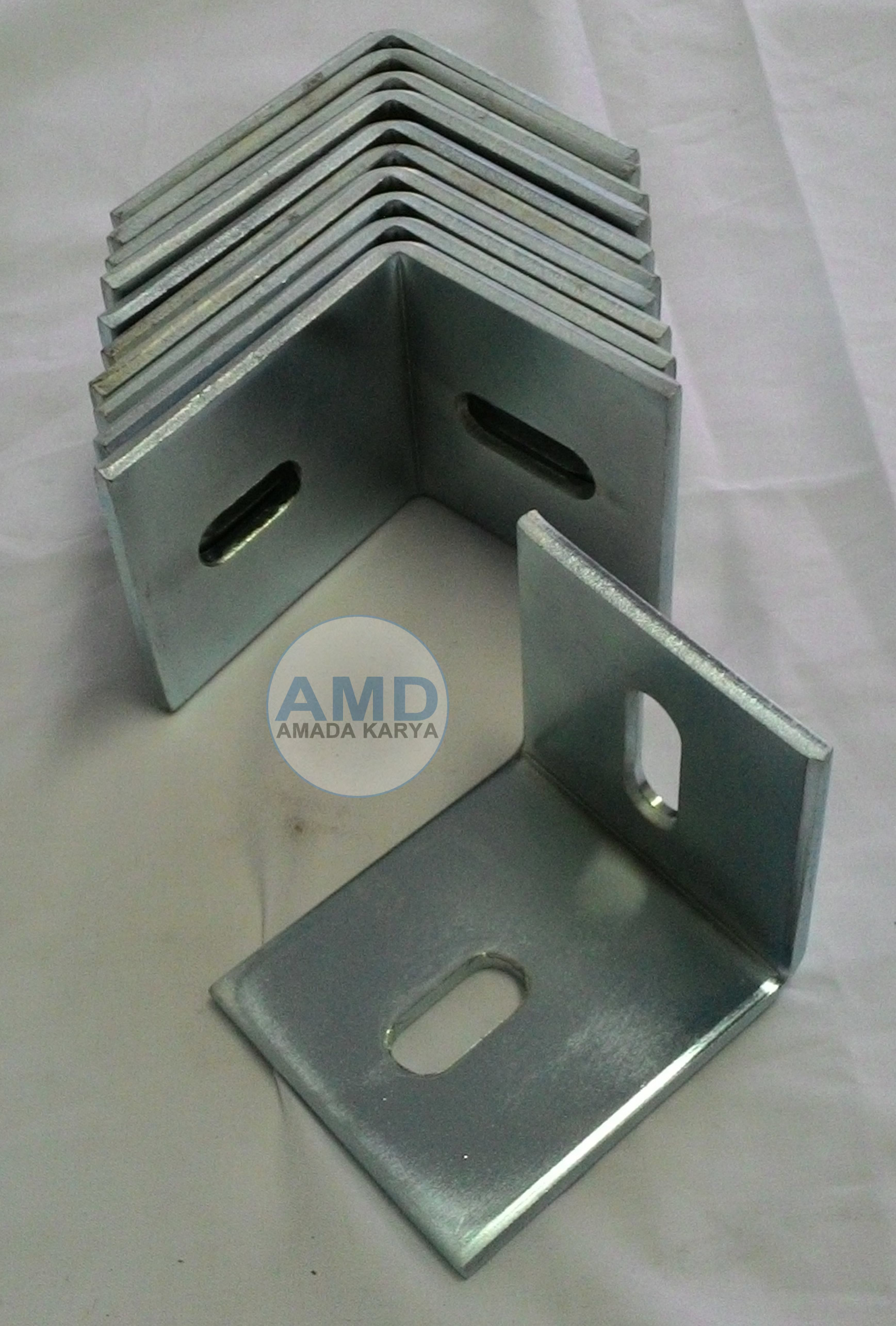 Building Bracket Sample 7 | Amada Karya